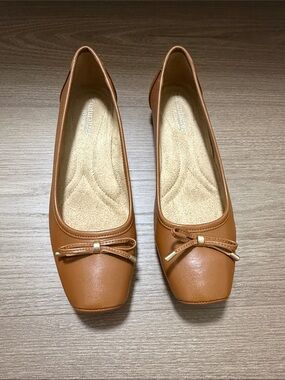 Naturalizer Vanessa Women’s Tan Bow-Accent Square-Toe Flats